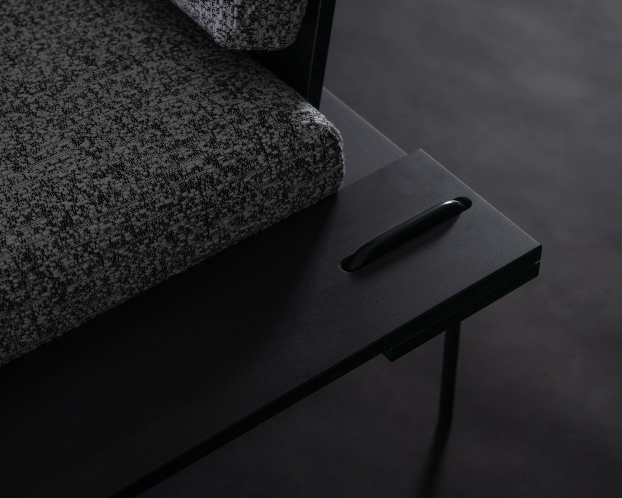 Schneidersitz Graphite 02